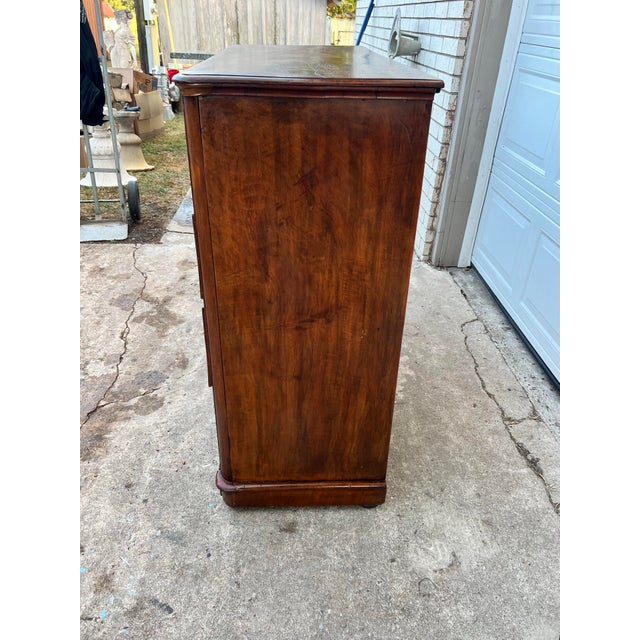 Wood French 19th Century Louis Philippe Burl Walnut Chest of Drawers / Commode For Sale - Image 7 of 12