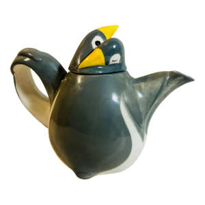 Vintage 1979 Figural Penguin Teapot