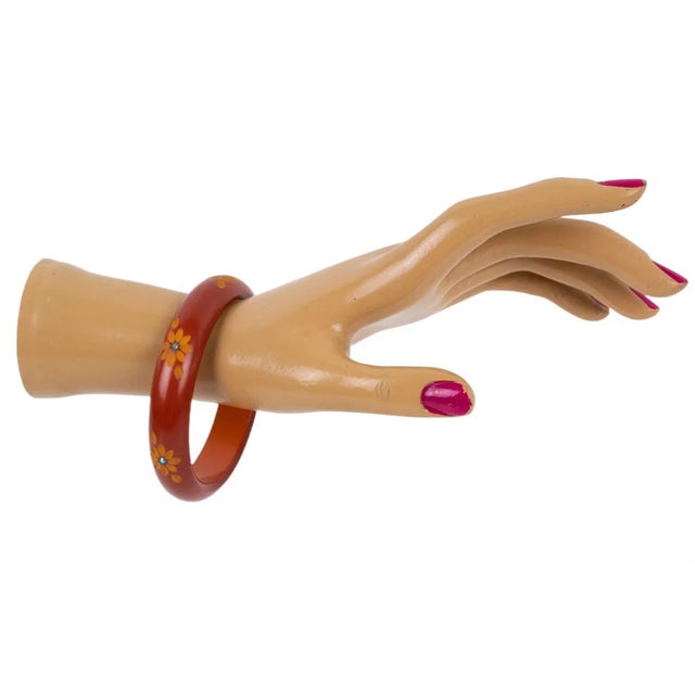 This is part of Chairish’s Costume Jewelry assortment. A stunning Art Deco Bakelite carved bracelet bangle. Chunky domed...