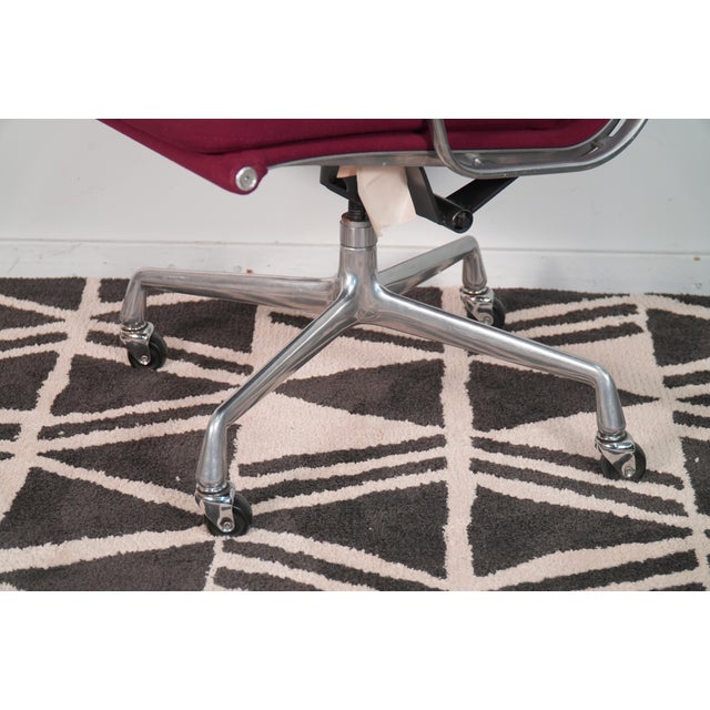 Late 20th Century Late 20th Century Eames for Herman Miller Aluminum Group Soft Pad Management Chair For Sale - Image 5 of 10