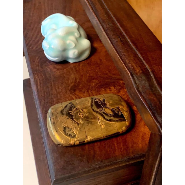 Gold Japanese Lacquered Inro by Yutokusai For Sale - Image 8 of 13