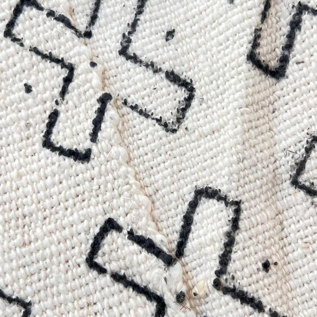 Early 20th Century White and Black Mudcloth Textile Mali 64 x 40 For Sale In Denver - Image 6 of 10