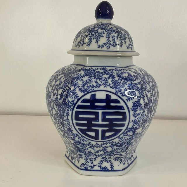 This is a traditional Hexagon Ginger Jar that makes a statement with its untraditional small flowering botanical vines...