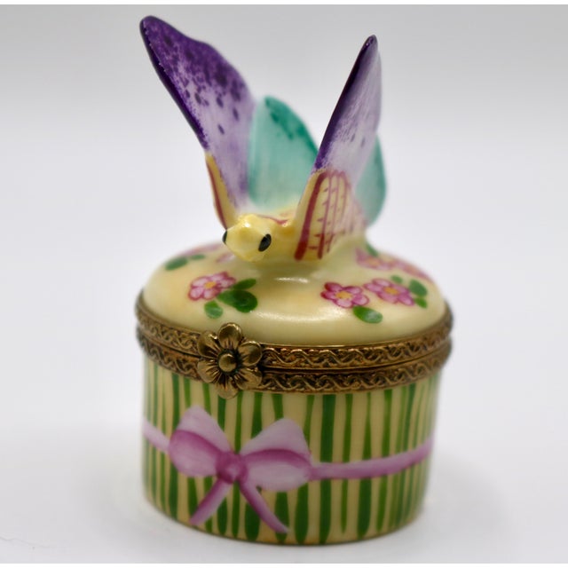 Vintage Chamart Exclusives Limoges Hand-Painted "Butterfly" Porcelain Hinged Trinket Box For Sale In Cincinnati - Image 6 of 11