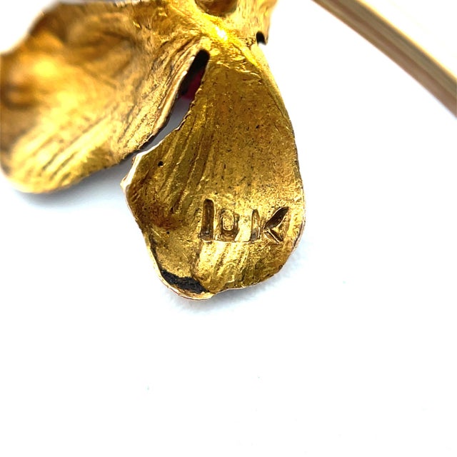 Modern Mid 20th Century 14k Yellow Gold Flower Stickpin With Ruby Center For Sale - Image 3 of 3