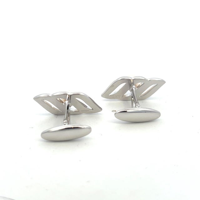 1990s Pair of Mikimoto Estate Akoya Pearl Mens Cufflinks 6 mm Silver For Sale - Image 4 of 11