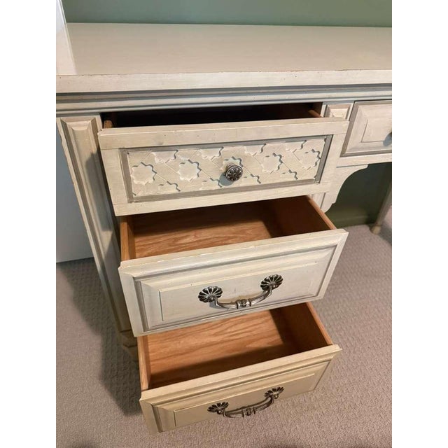 Mid-Century Modern 1960s Kent Coffey “El Chico” Mid‑Century Vanity – Original Hardware For Sale - Image 3 of 4