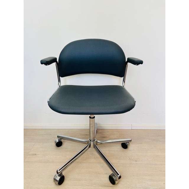 This stylish and comfortable office chair was produced by the Kovona manufacturer in Czechoslovakia in 1970's. It has been...