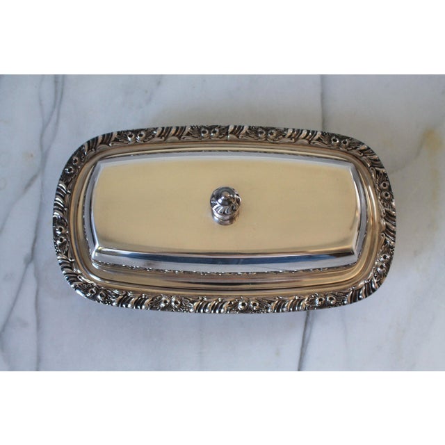 Vintage Onida silver plated lidded butter dish with glass insert. Makers mark on bottom. Light age wear to finish.