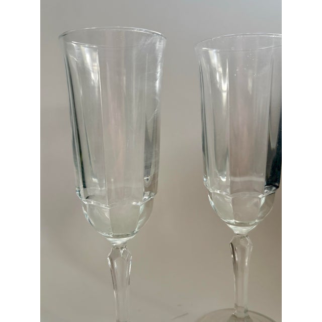 Mid-Century Modern Vintage Arcoroc Fluted Champagne Glasses – Arcade Bengale Pattern - Set of 2 For Sale - Image 3 of 9