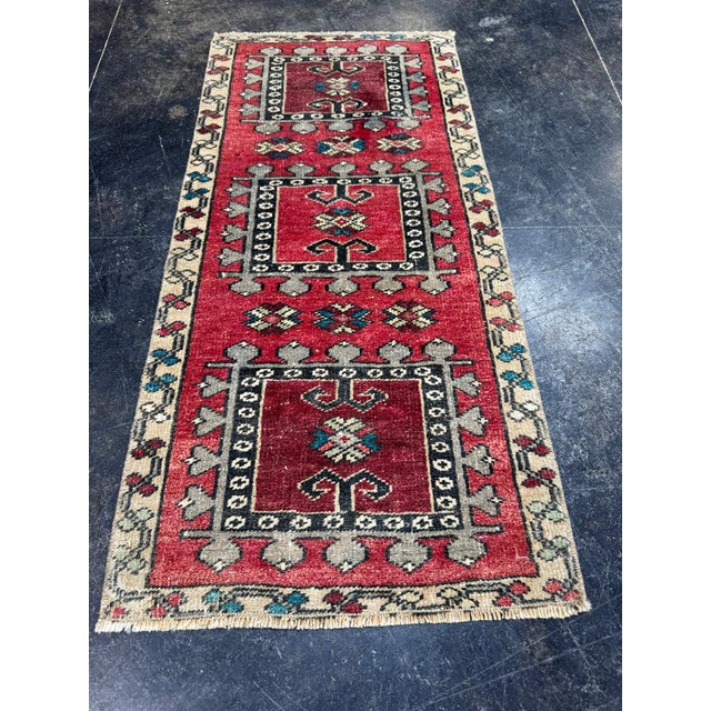 Turkish Yastik Rug 1'7" x 3'3" For Sale - Image 4 of 5