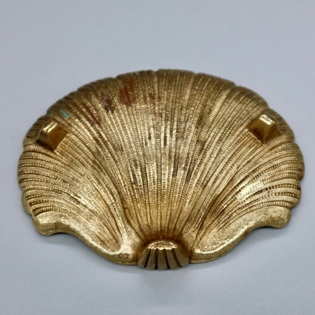 Brass Vintage Brass Scallop Shell Trinket Dish — Footed Rococo Acanthus Catchall, Vide-Poche For Sale - Image 8 of 9