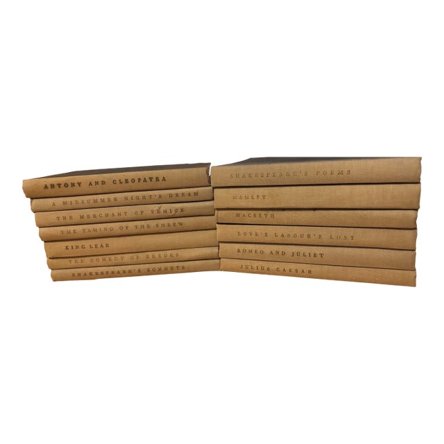 17th Century 13 Shakespeare Books Collection - The Yale Shakespeare For Sale