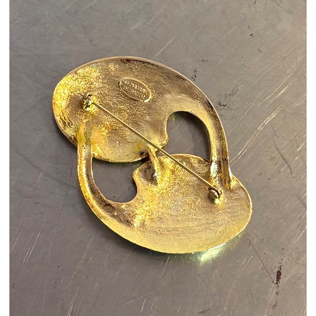 Maxine Denker Extra-Large Midcentury Gold Swirl Brooch For Sale - Image 4 of 4