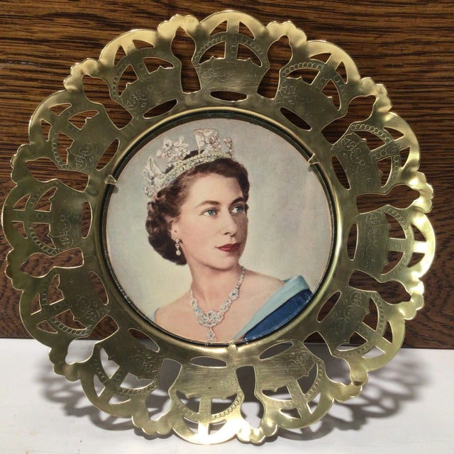 English Queen Elizabeth and Prince Phillip Brass Crown Filigree Coronation Wall Decor - A Pair For Sale - Image 3 of 13