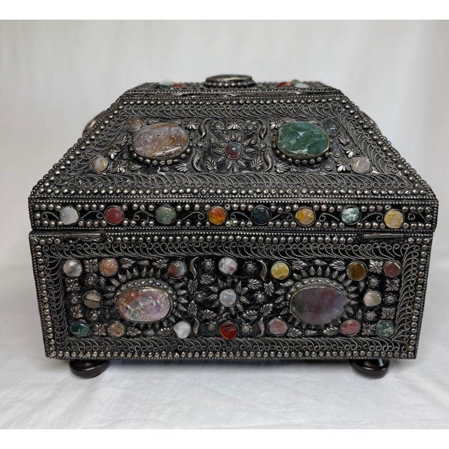 Vintage Moorish Agate Inlaid Silver Filigree Jewelry Trinket Box Treasure Chest For Sale - Image 4 of 12