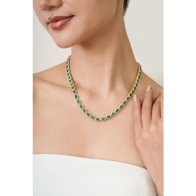 VRJewels 22.13Ct Emerald & 4.61Ct Diamond Tennis Necklace 18k Yellow Gold 17 Inches For Sale - Image 10 of 15