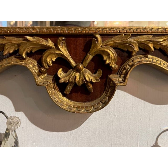 This 19th century English carved and giltwood mirror is a luxurious and elegant piece of home décor. The intricate...