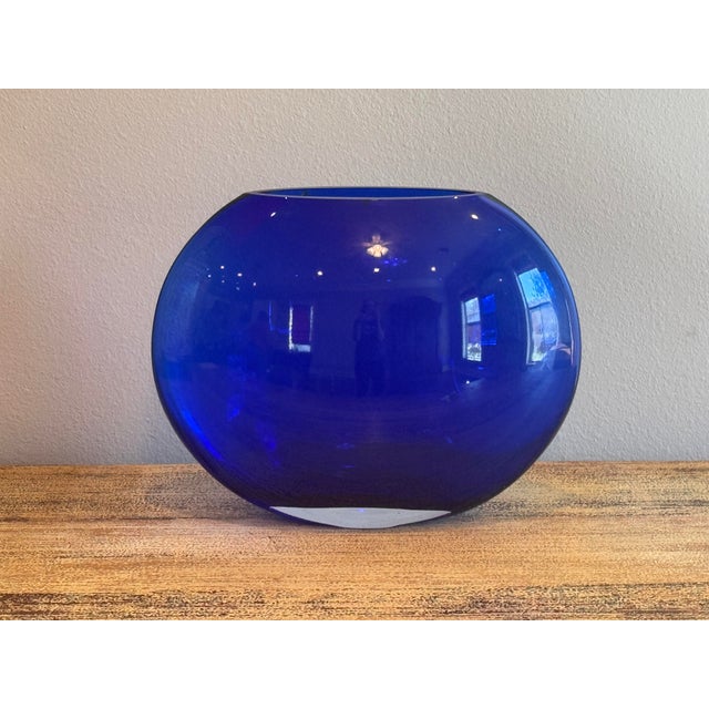 Mid-Century Modern Mid-Century Modern Hand-Blown Cobalt Blue Glass Flat Oval Pillow Vase For Sale - Image 3 of 8