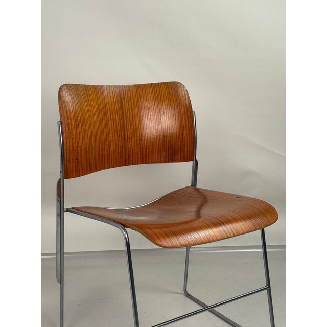 1970s Pair of Original Chrome and Plywood 40/4 Stackable Chairs by David Rowland For Sale - Image 14 of 18