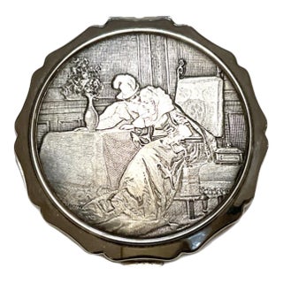 Vintage Stratton Powder Compact - Silver-Tone Embossed Lid For Sale