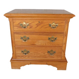Thomasville American Oak Collection Georgian Style Nightstand For Sale