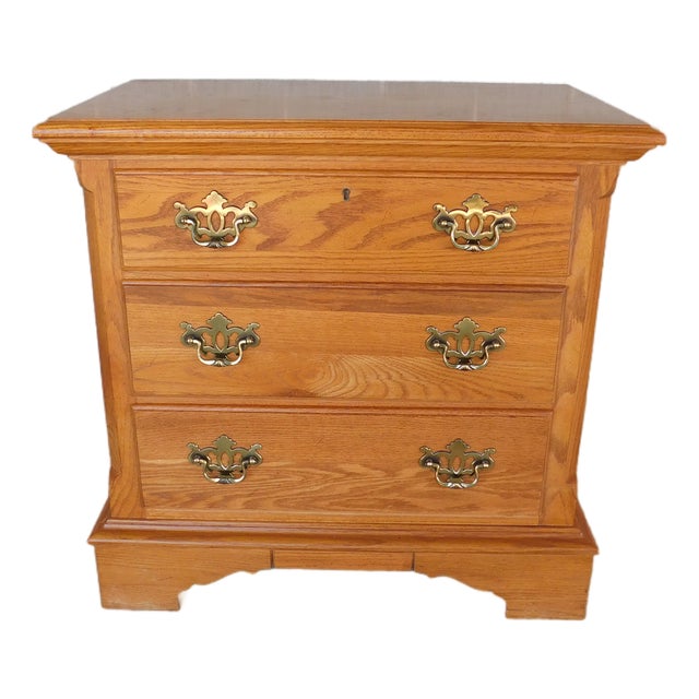 Thomasville American Oak Collection Georgian Style Nightstand For Sale