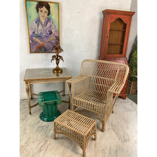 Fabulous ratttan set, painted in a nice cream color with hints of its former life ( green) showing here and there!...