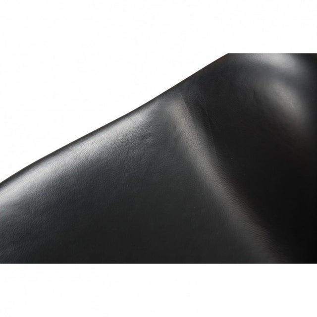 Swan Chair in Black Aura Leather by Arne Jacobsen, 2006 For Sale - Image 10 of 18