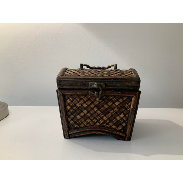 Mid 20th Century Vintage Mid 20th Century Chinoiserie Woven Rattan Bamboo Box With Handle and Latch For Sale - Image 5 of 5