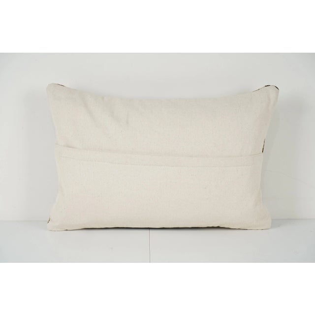 Organic Turkish Kilim Pillow Covers – Hemp for Farmhouse Decor 16'' X 24'' For Sale - Image 4 of 4