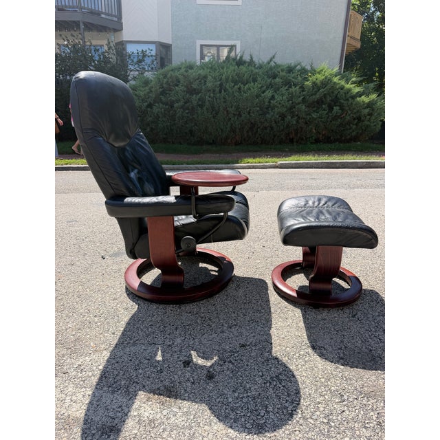 Black Leather Ekornes Stressless Chair & Ottoman For Sale In Philadelphia - Image 6 of 12