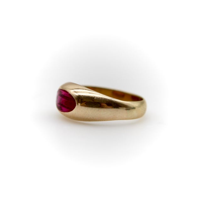 1940s 14k Gold Retro Synthetic Ruby Ring, Size 7 For Sale - Image 4 of 9