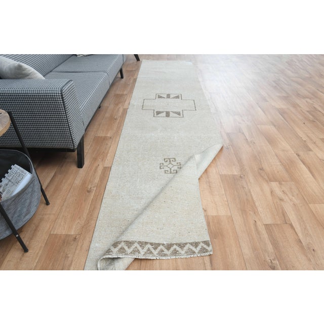 Textile 1970s Vintage Handmade Wool Cotton Turkish Beige Runner Rug For Sale - Image 7 of 11