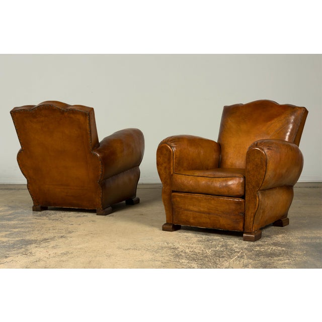 1920s 1920s French Art Deco Scalloped Back Cognac Leather Club Chairs – A Pair For Sale - Image 5 of 18