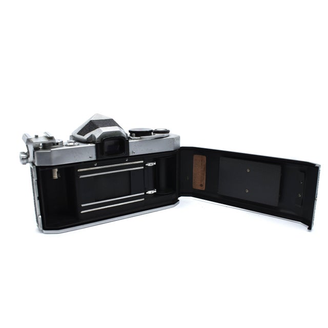 Mid 20th Century Petri Flex v 35mm SLR Camera Manufactured by Kuribayashi Japan For Sale - Image 10 of 10