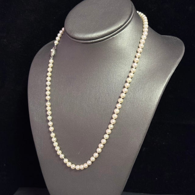 1990s Mikimoto Akoya Pearl Necklace 20" Sterling Silver 5 - 5.5 Mm Estate For Sale In New York - Image 6 of 10