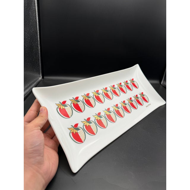 1960s Large Mid 20th Century Georges Briard Glass Strawberry Serving Tray For Sale - Image 5 of 12