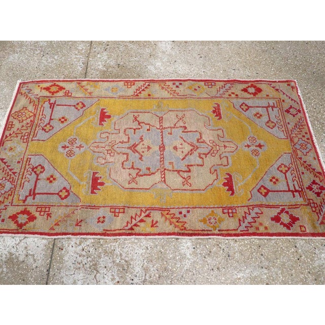 Galerie Shabab Collection Mid-20th Century Turkish Oushak Throw Rug For Sale In New York - Image 6 of 10