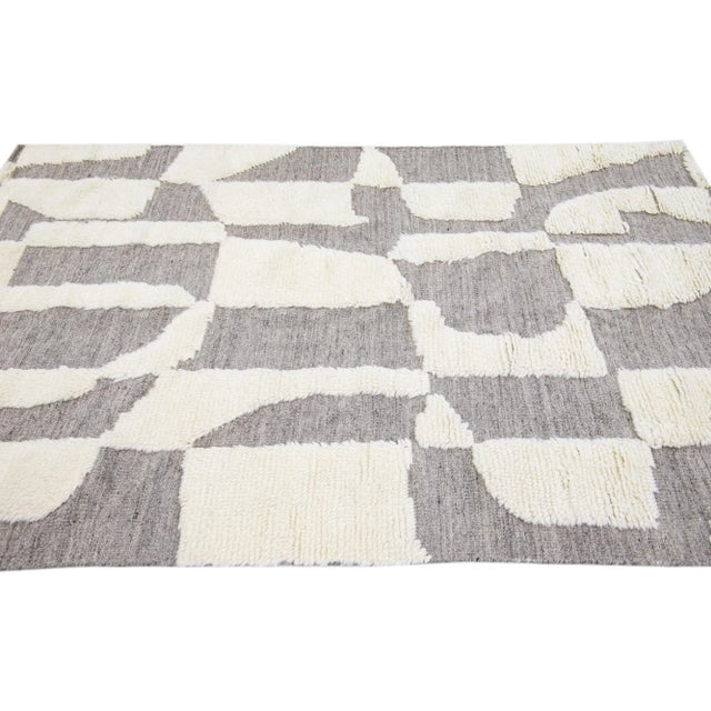 2020s 2020s Modern Abstract Moroccan Style Handmade Wool Rug in White & Gray by Apadana For Sale - Image 5 of 7
