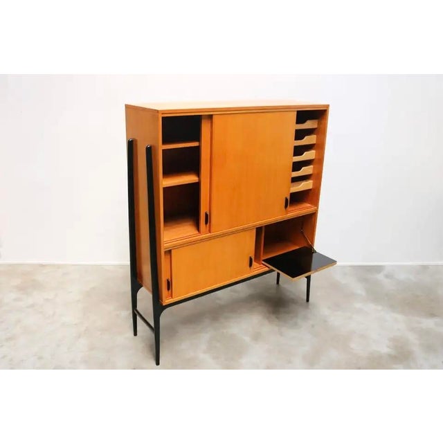 Alfred Hendrickx’s design vision is evident in every detail of this highboard designed & produced in 1958. Its sleek...