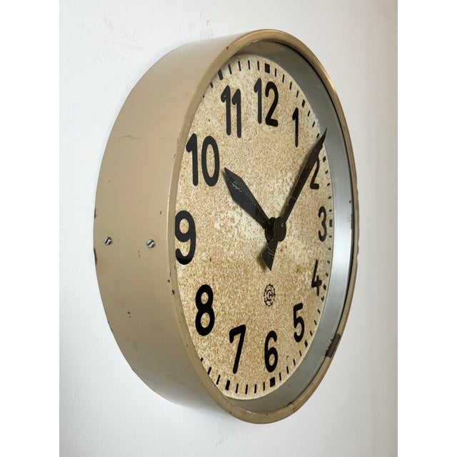 Mid-Century Modern Large Brown Industrial Factory Wall Clock from Chronotechna, 1950s For Sale - Image 3 of 18
