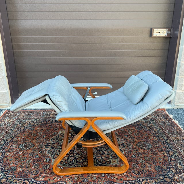 Mid-Century Modern Mid Century Modern Plycraft Zero Gravity Reclining Lounge Chair in Gray Leather & Canvas For Sale - Image 3 of 18