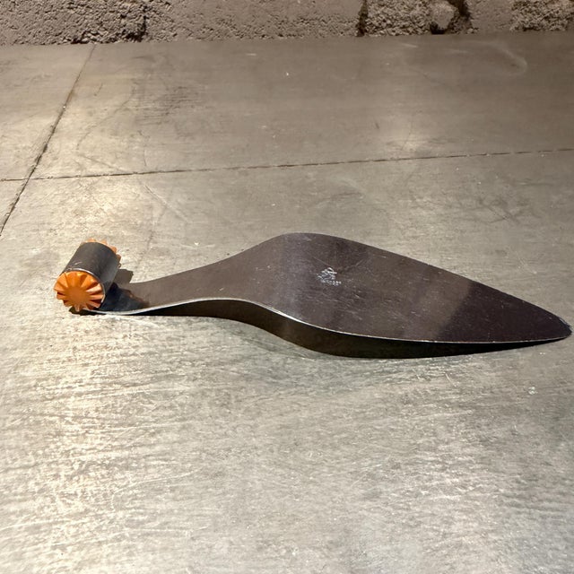 Chrome Vintage Chase Chrome and Bakelite Cake Pie Server Art Deco Modern For Sale - Image 8 of 9