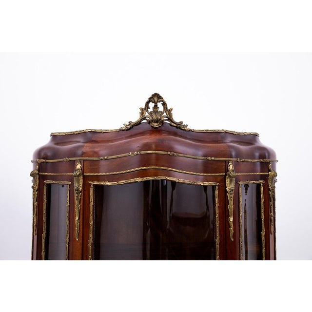 French Walnut Display Case, 1900 For Sale - Image 4 of 10