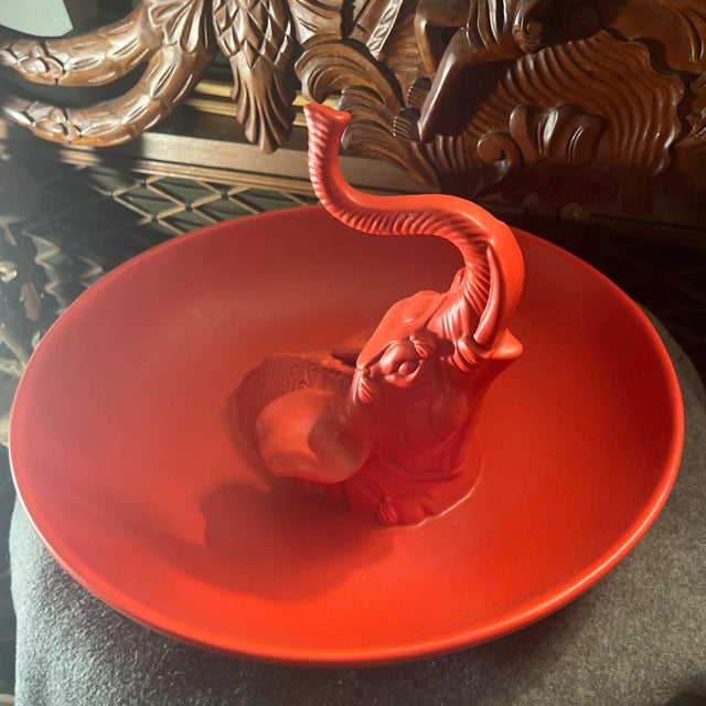 Handmade in Italy in a small artisan workshop, Tyke is part of a collection of centerpieces created to amaze and entertain...