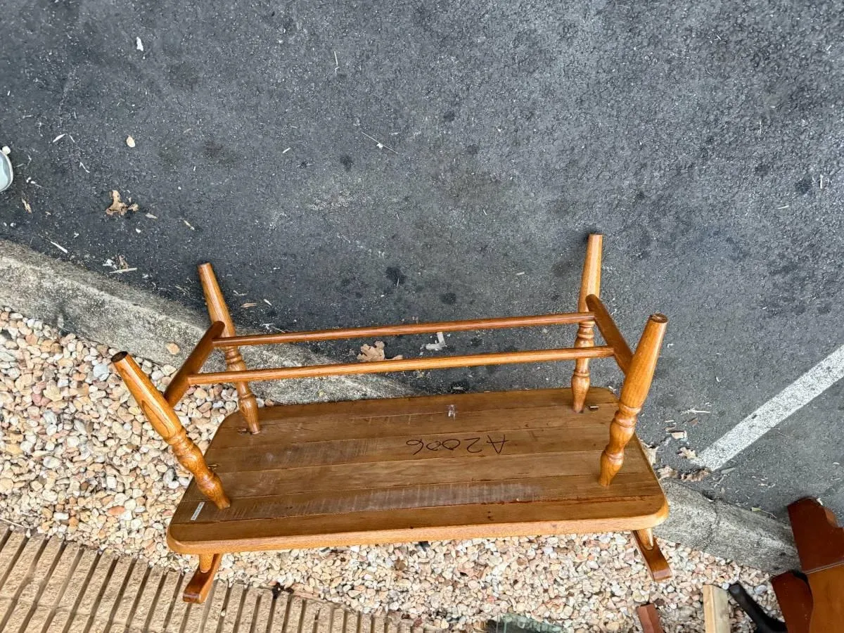 1980s Vintage Windsor Style Spindle Back Solid Oak Bench, Made in