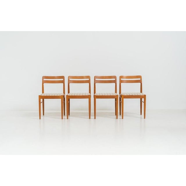 Set of 4 dining chairs by H.W. Klein for Bramin (Denmark, 1960s). A stunning, high-quality design featuring sculptural...