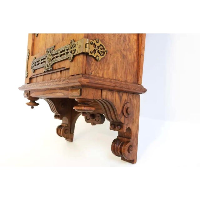 Gold Antique Arts and Crafts European Small Wall Cabinet in Oak and Brass, 1900s For Sale - Image 8 of 16