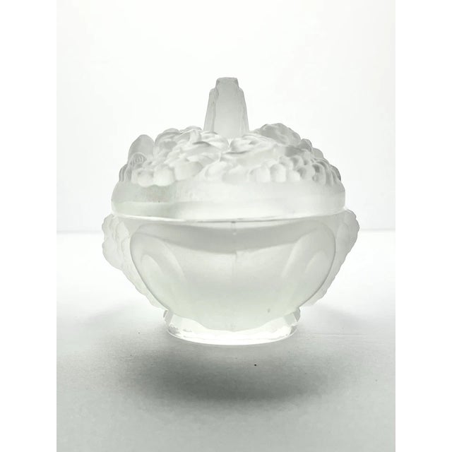French 1920s Lalique-Style Frosted Crystal Oval Dresser Vanity Trinket Box Cherubs Birds For Sale - Image 3 of 11